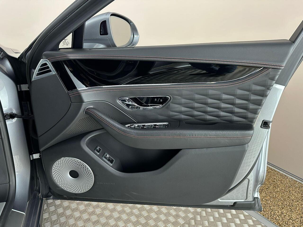 Bentley Flying Spur SN71VZD