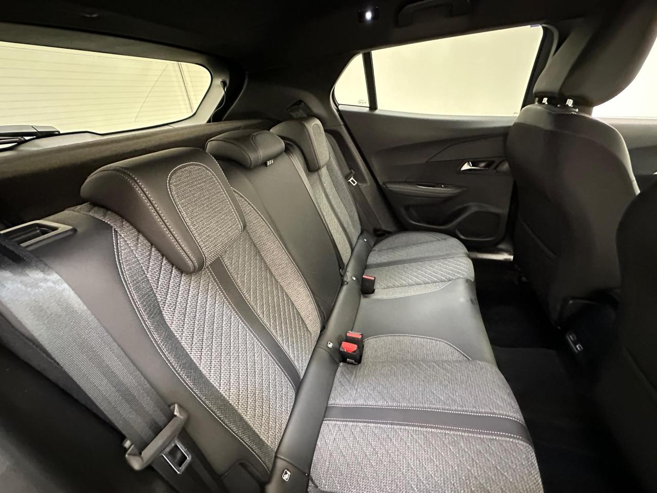 Peugeot 2008 AF73DWW