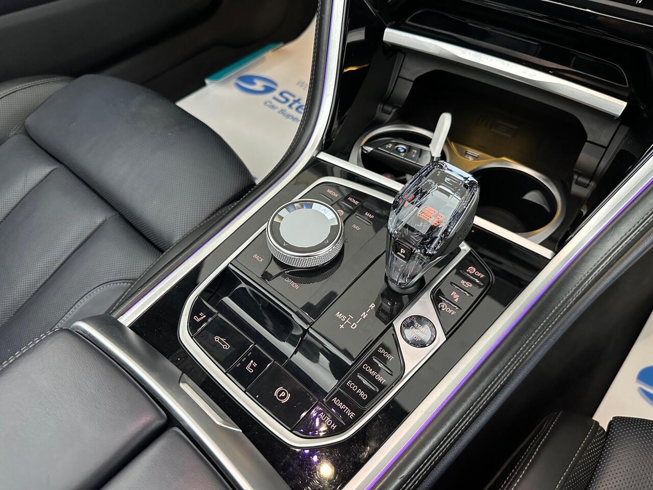 BMW 8 Series YJ19VVH