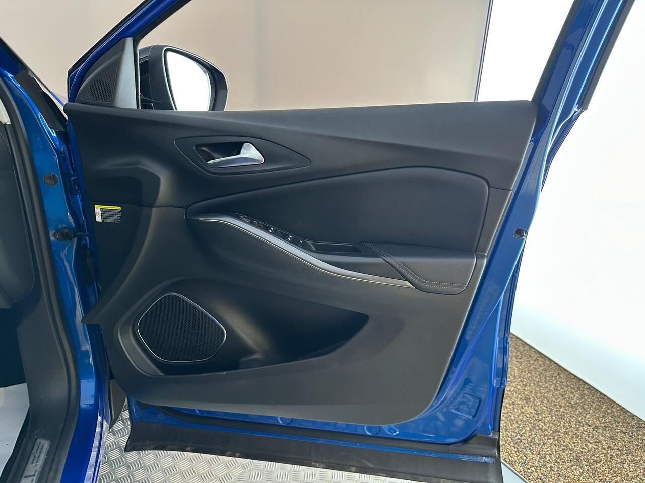 Vauxhall Grandland X DT69YHN