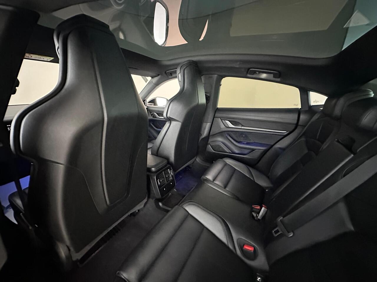 Porsche Taycan YY72RZZ