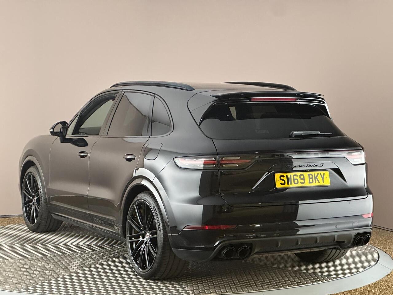 Porsche Cayenne SW69BKY