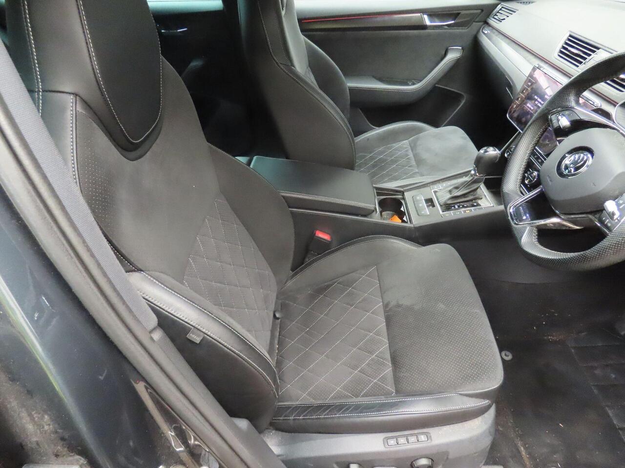 Skoda Superb YD71LXZ