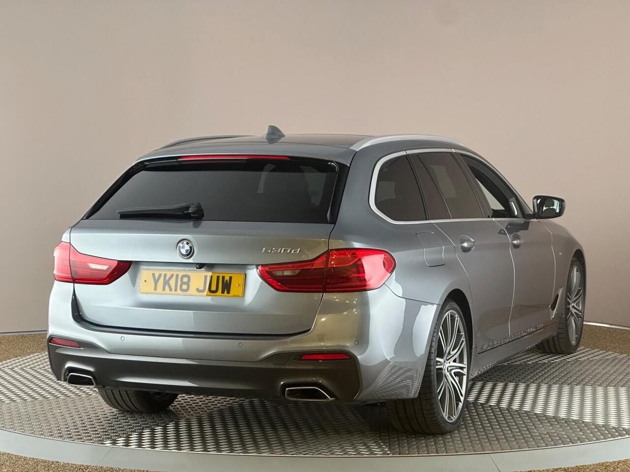 BMW 5 Series YK18JUW