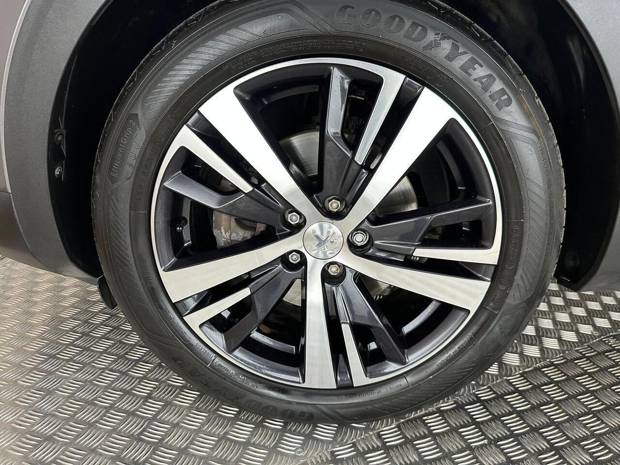 Peugeot 5008 YC69YJN