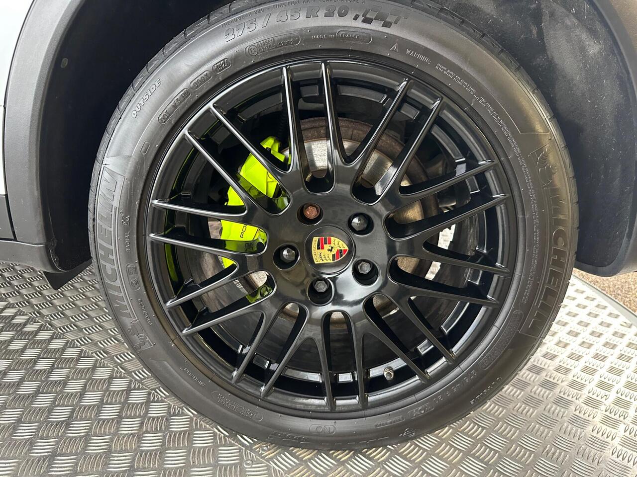 Porsche Cayenne LT65GWL