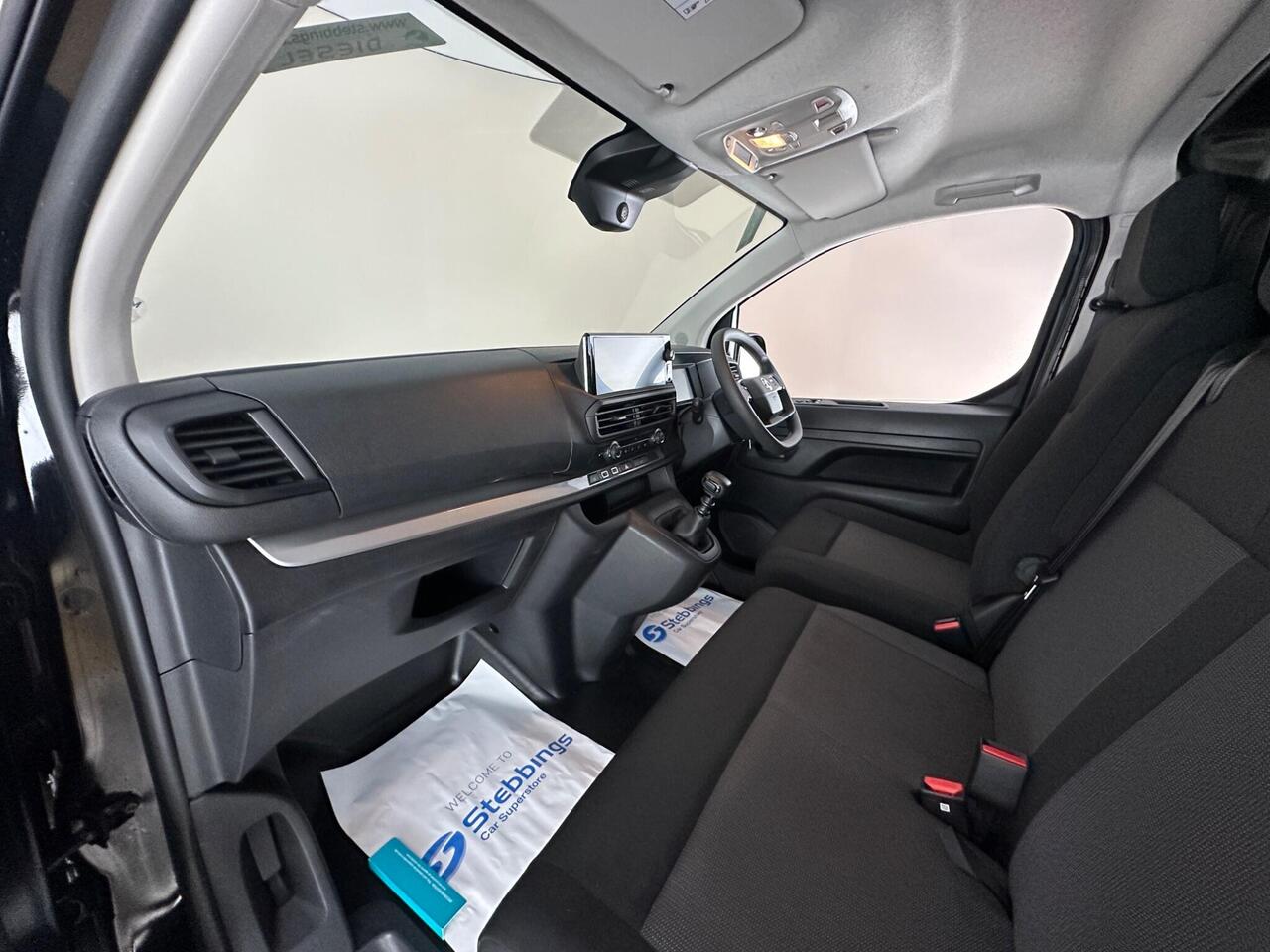 Vauxhall Vivaro DS74OKU