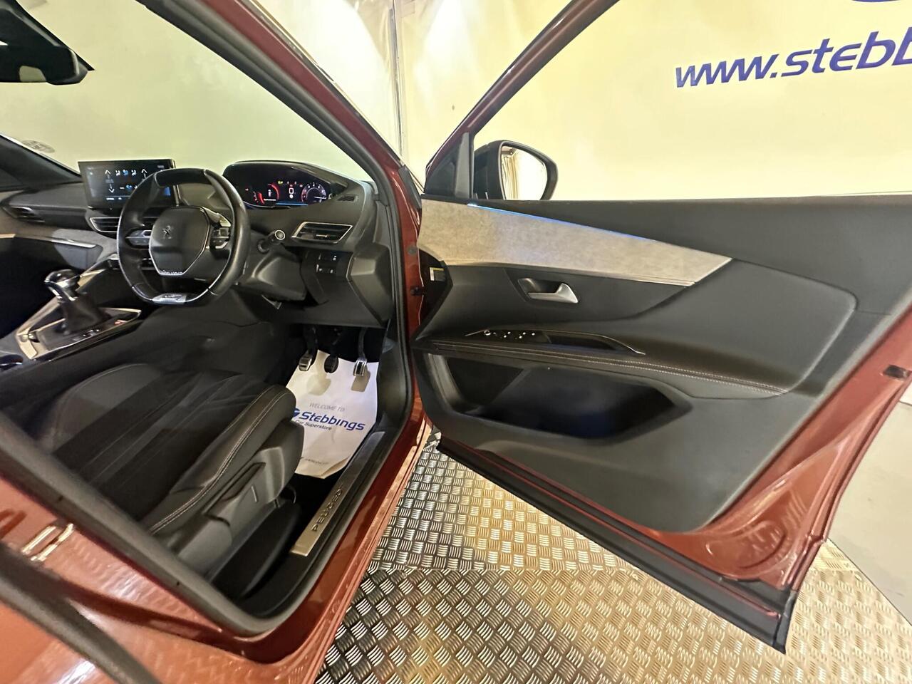 Peugeot 5008 YP21AXZ