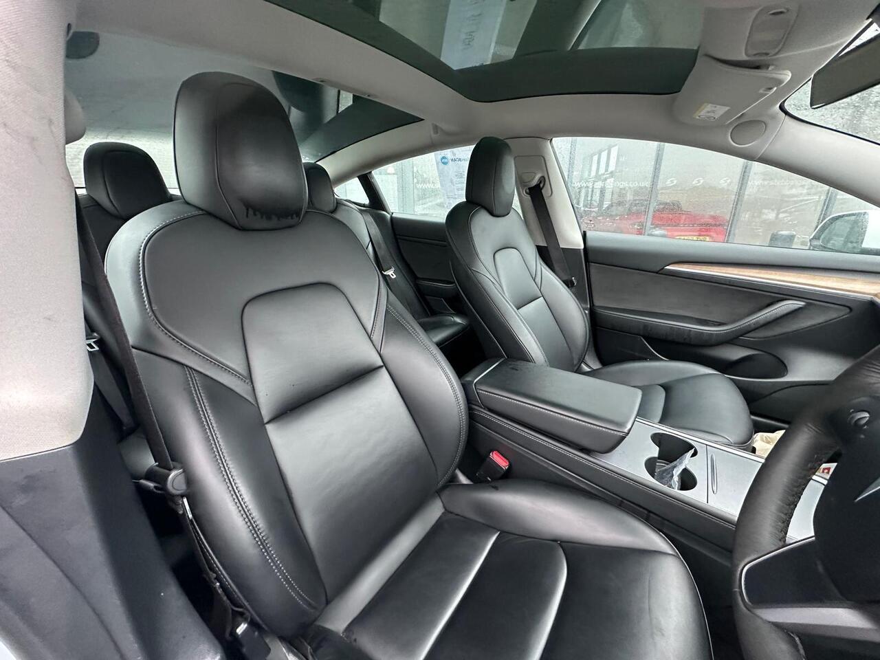 Tesla Model 3 AF72VHJ