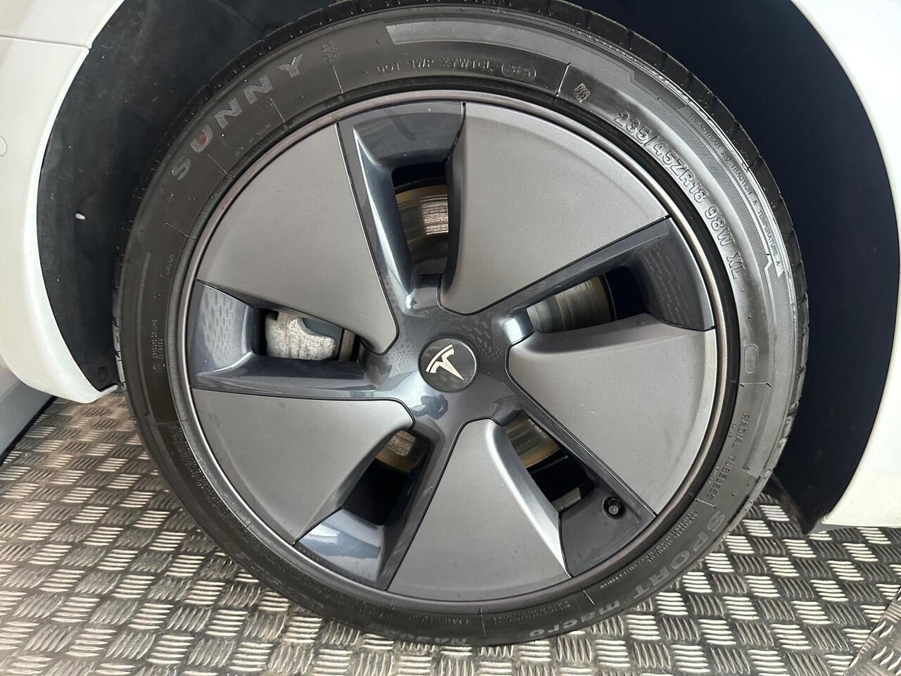 Tesla Model 3 AF72VHA