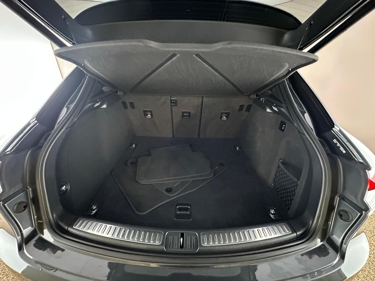 Porsche Macan LJ20WHU