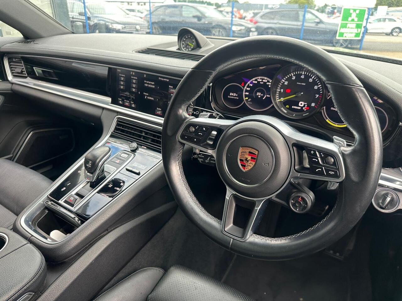 Porsche Panamera VU67KYG