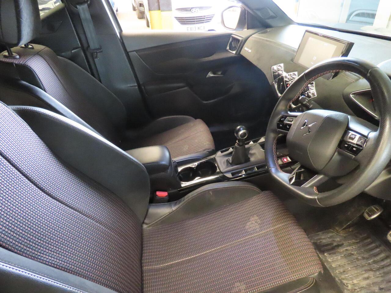 DS AUTOMOBILES DS 3 CROSSBACK GU71ZVE