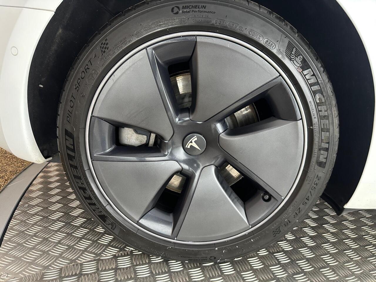 Tesla Model 3 AF72UVC