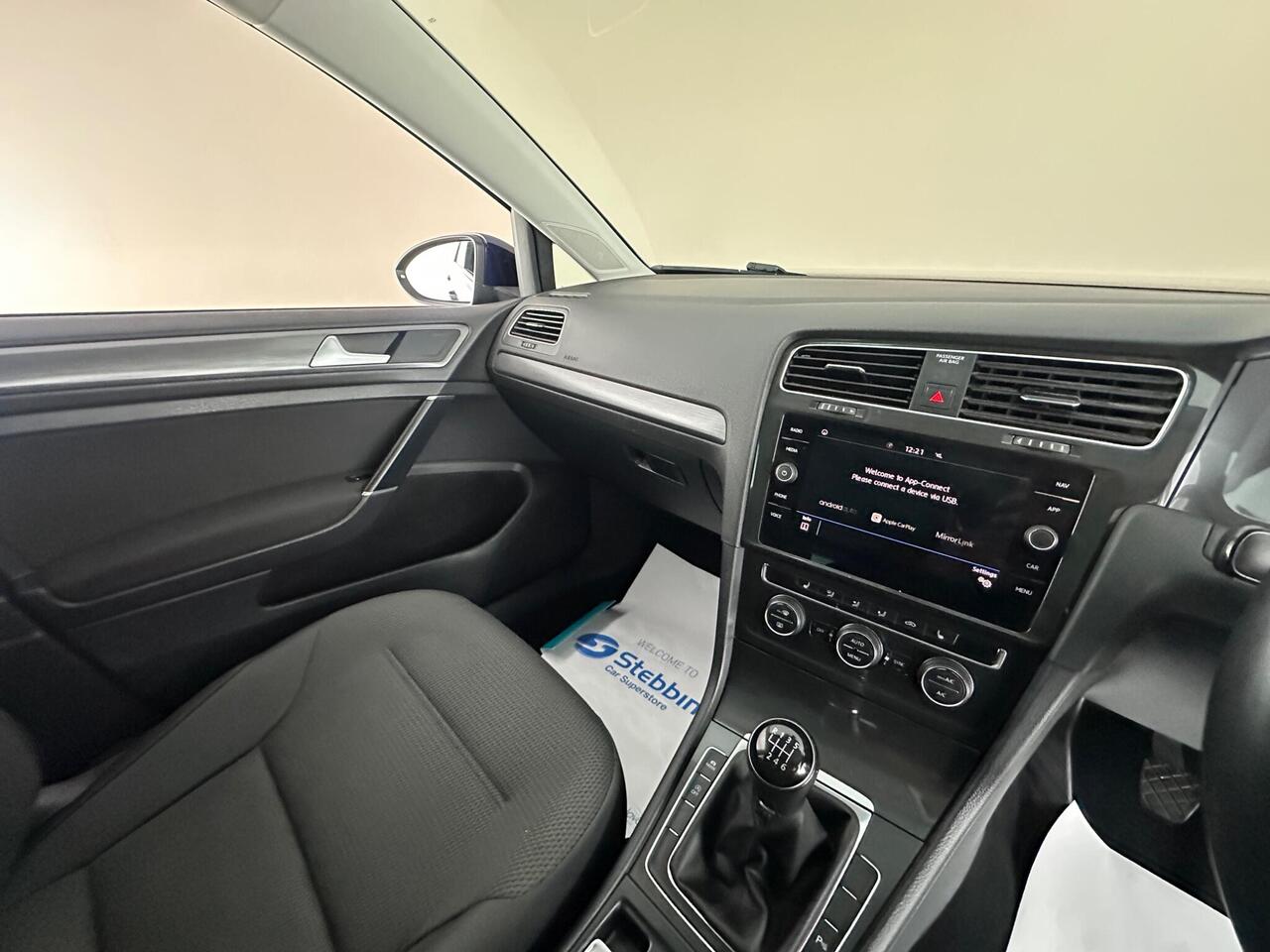 Volkswagen Golf VE69NKS