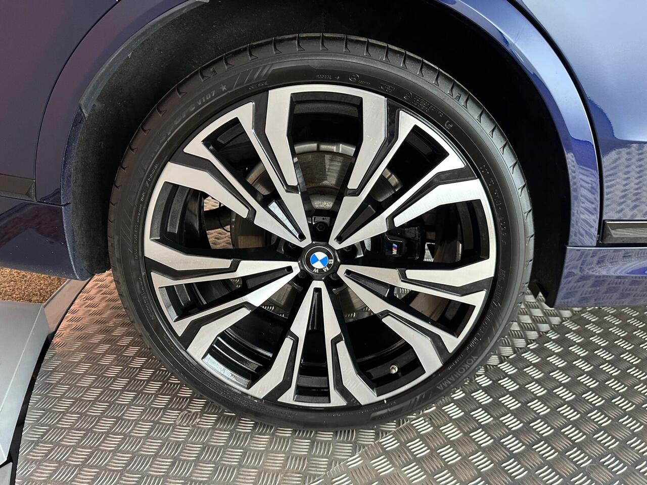 BMW X7 PJ24OUP