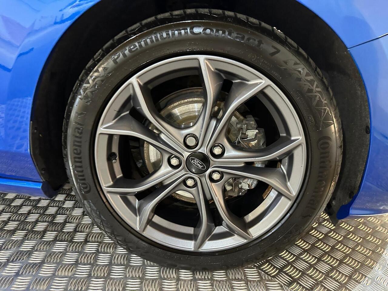 Ford Focus WJ68UUT