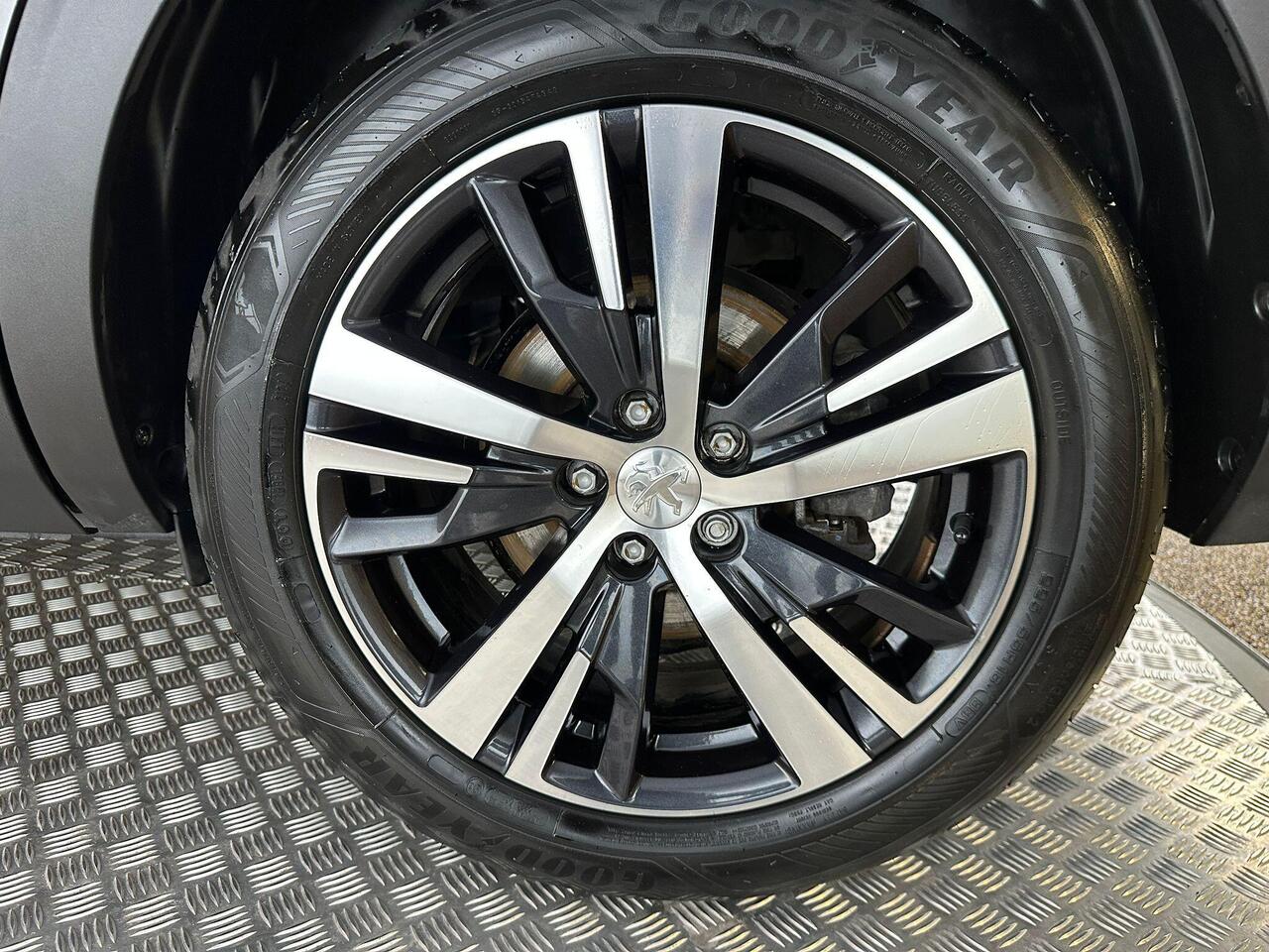 Peugeot 5008 YC69YJN