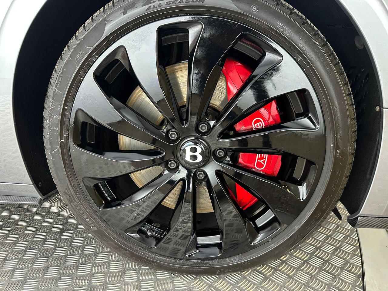 Bentley Flying Spur SN71VZD