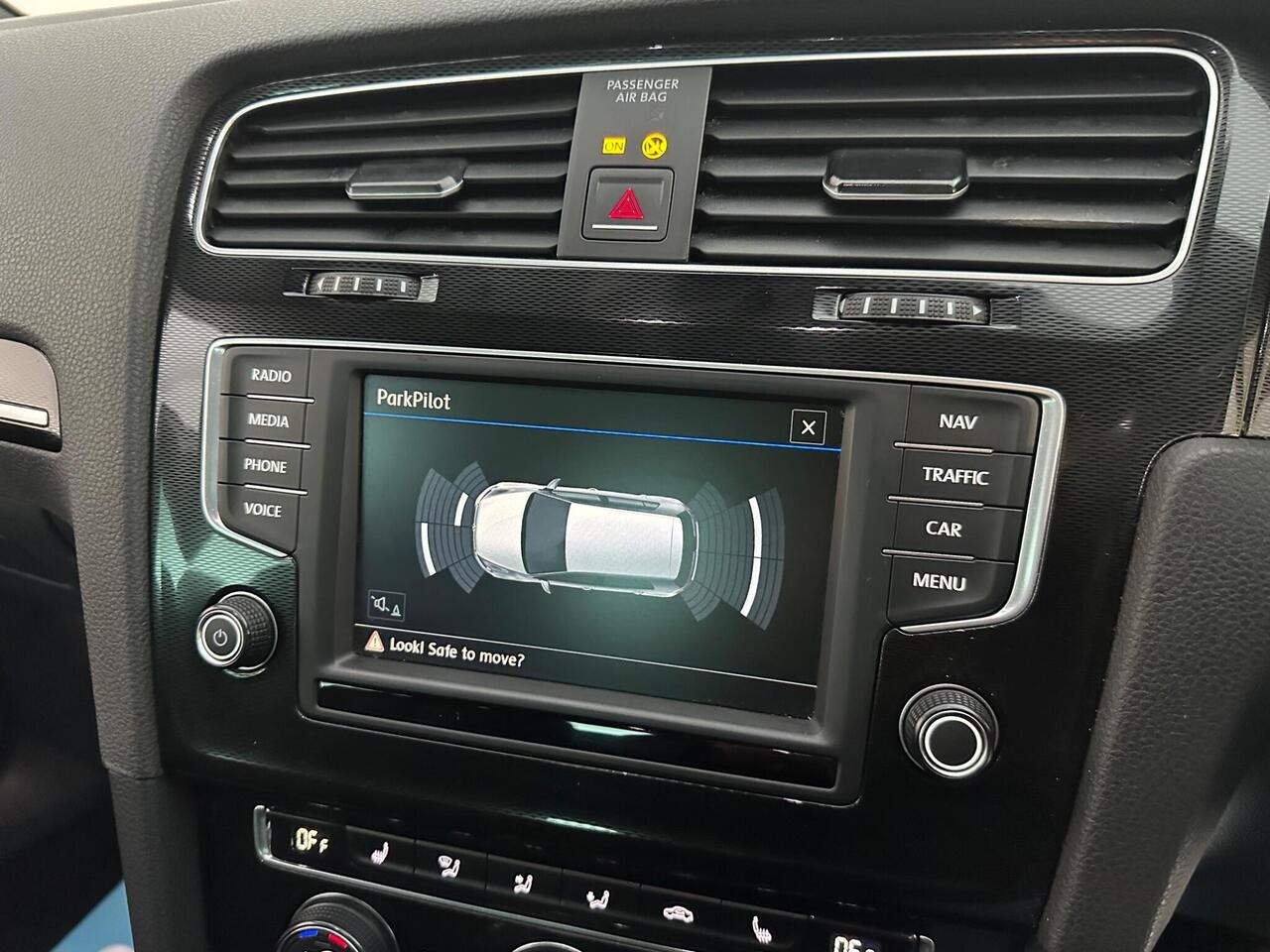 Volkswagen Golf DT66RVJ