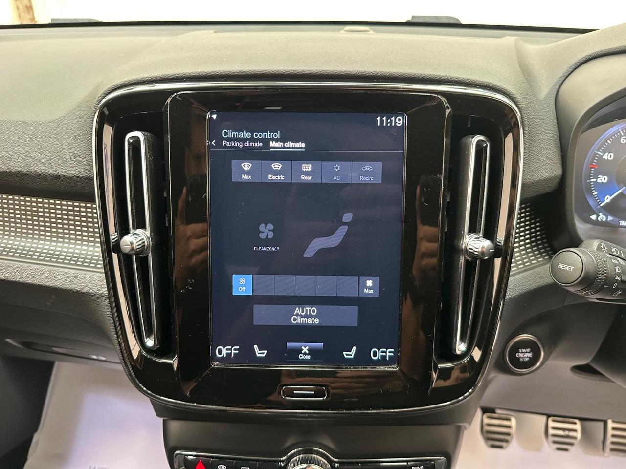Volvo XC40 YM70MTZ