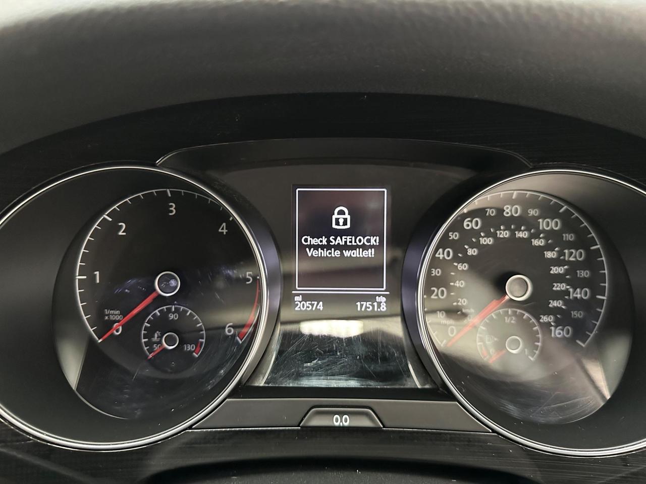 Volkswagen Golf SV LR69XWM