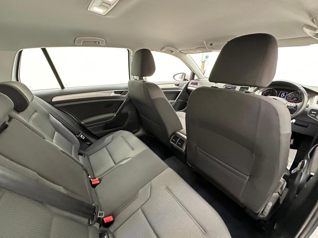 Volkswagen Golf DH66WPE