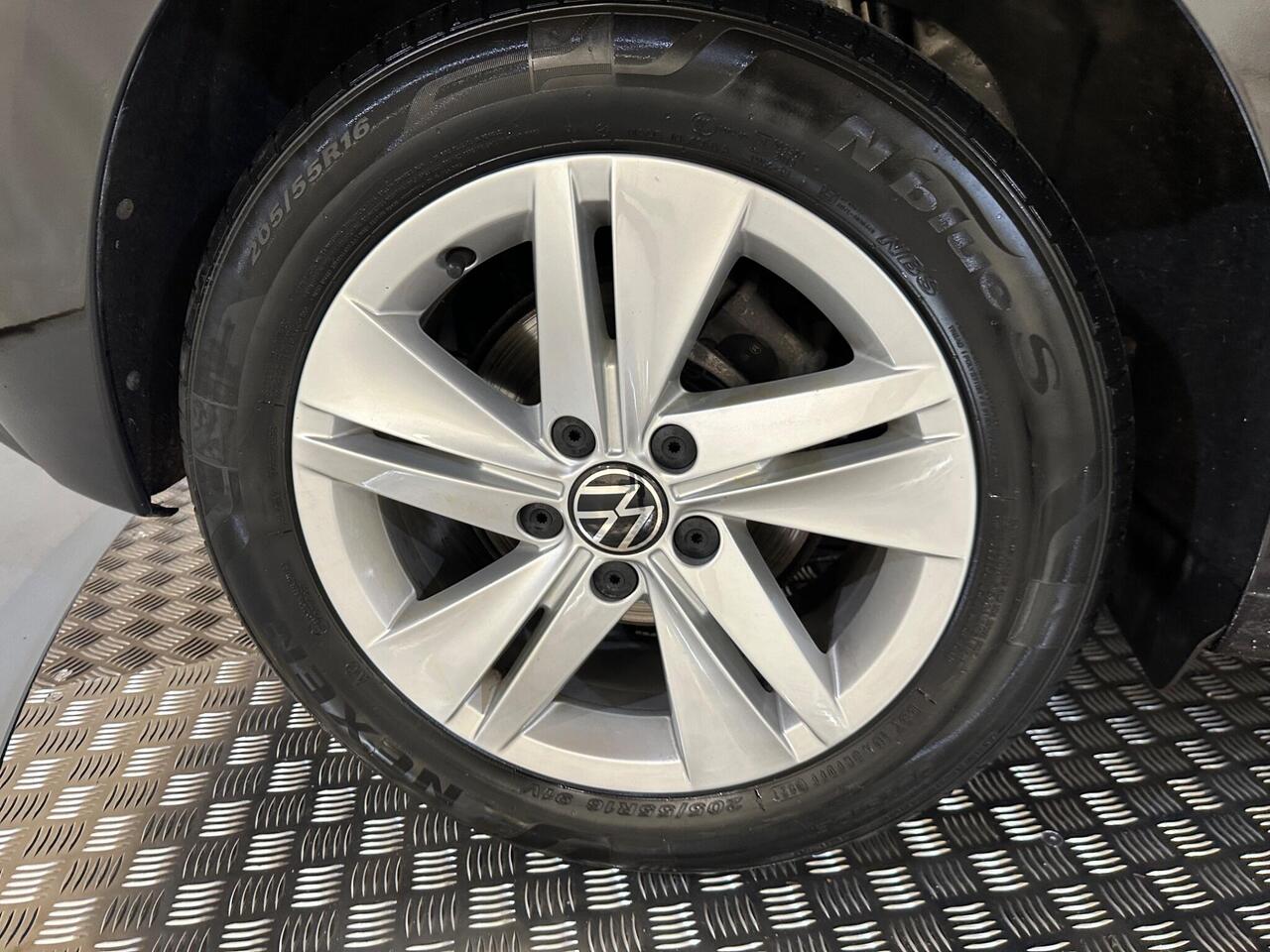 Volkswagen Golf EN21XYJ