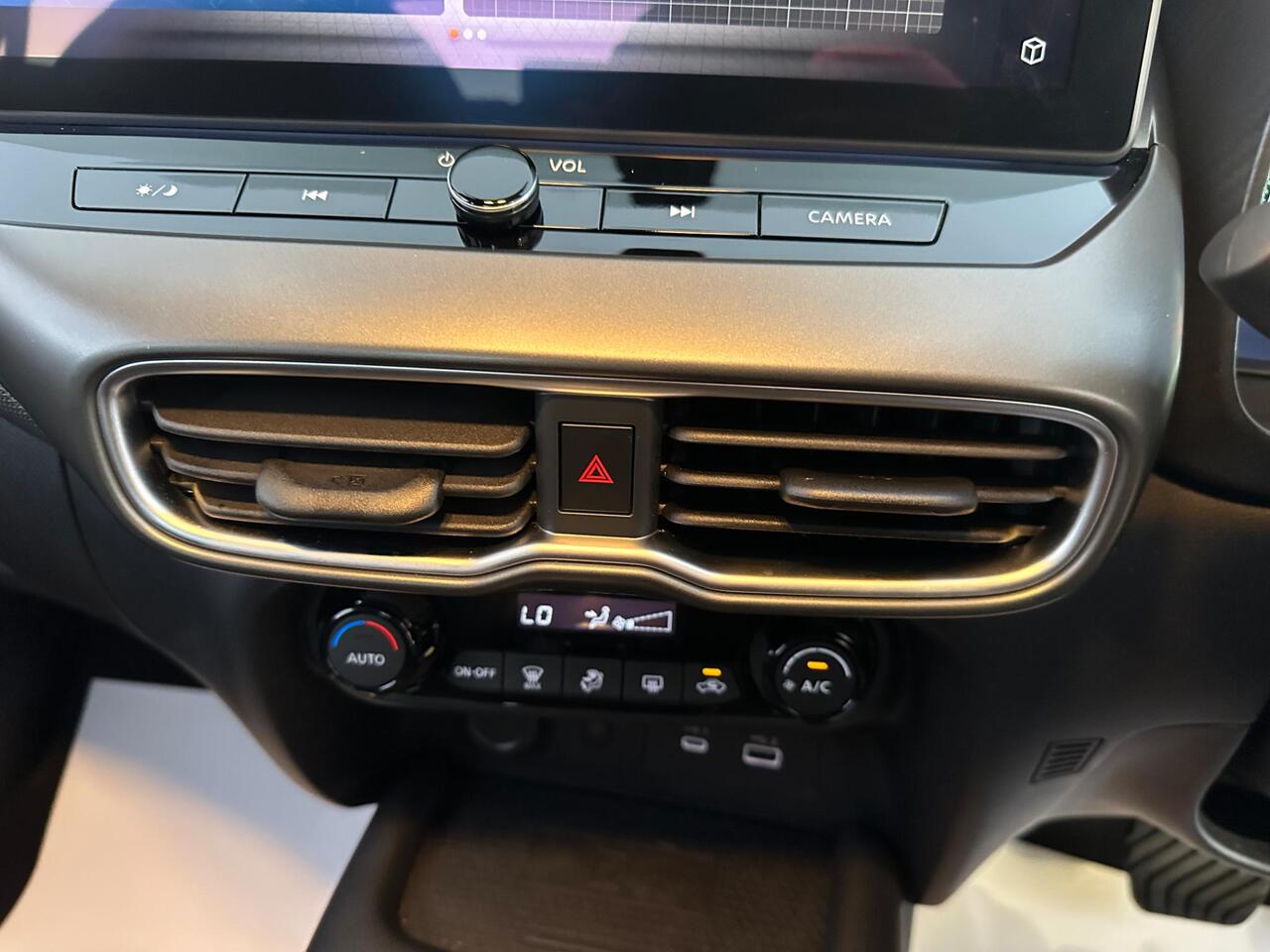 Nissan Juke EY75NLT