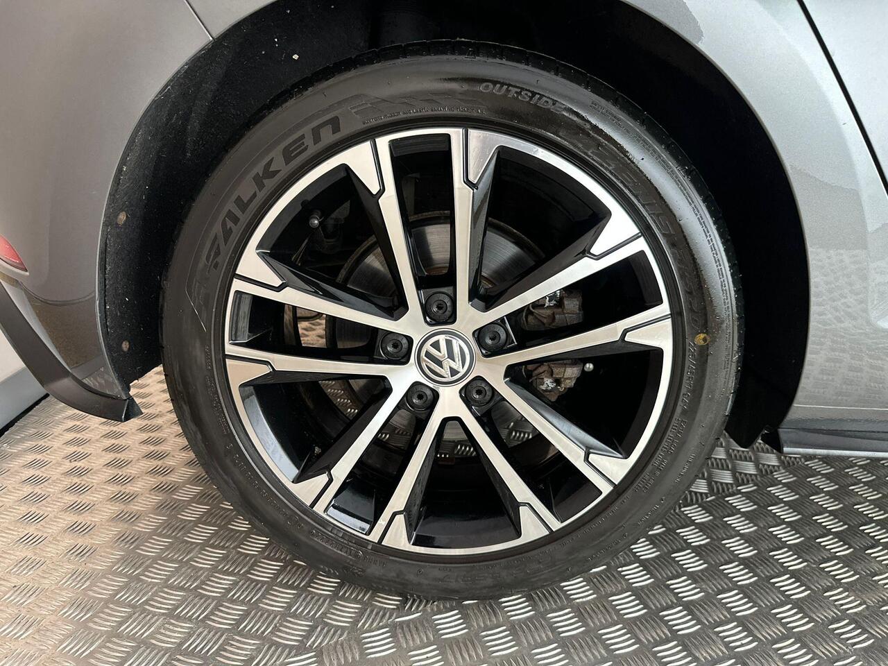 Volkswagen Golf SM69RDY