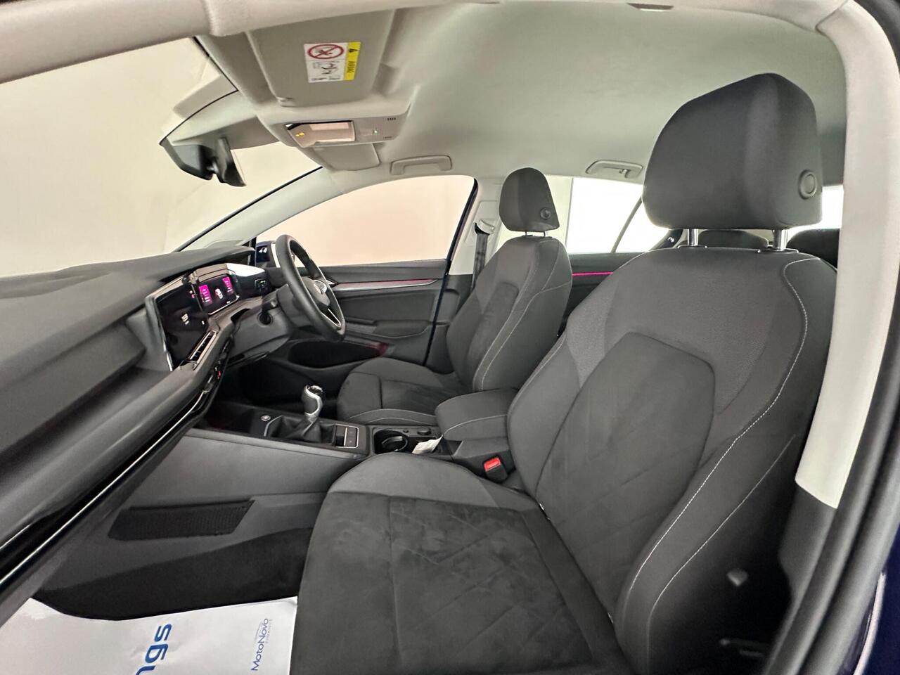 Volkswagen Golf VE22WDV