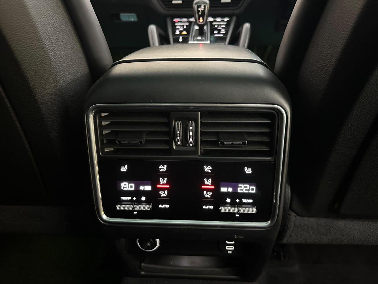 Porsche Cayenne SW69BKY