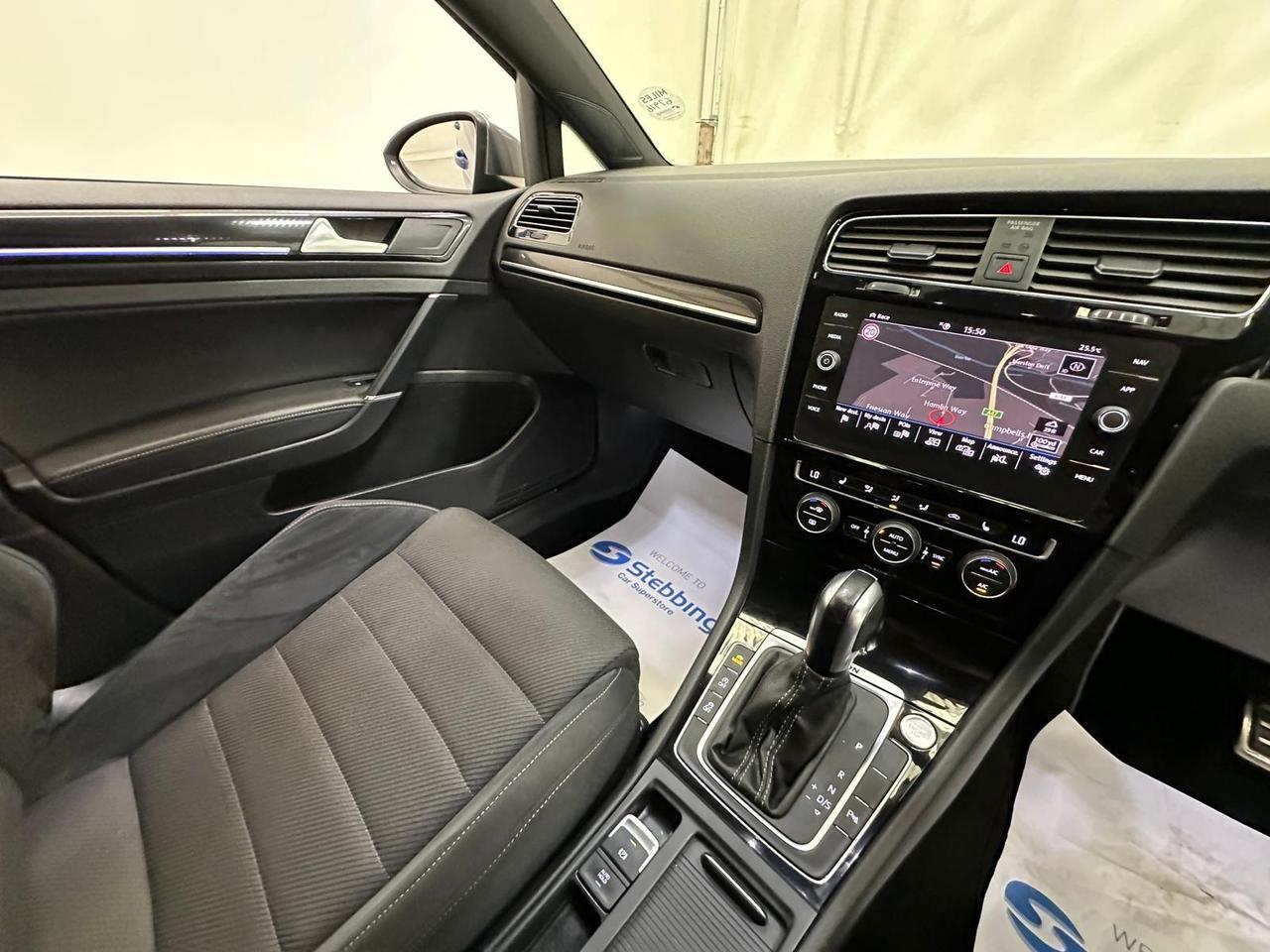 Volkswagen Golf YE70AZG