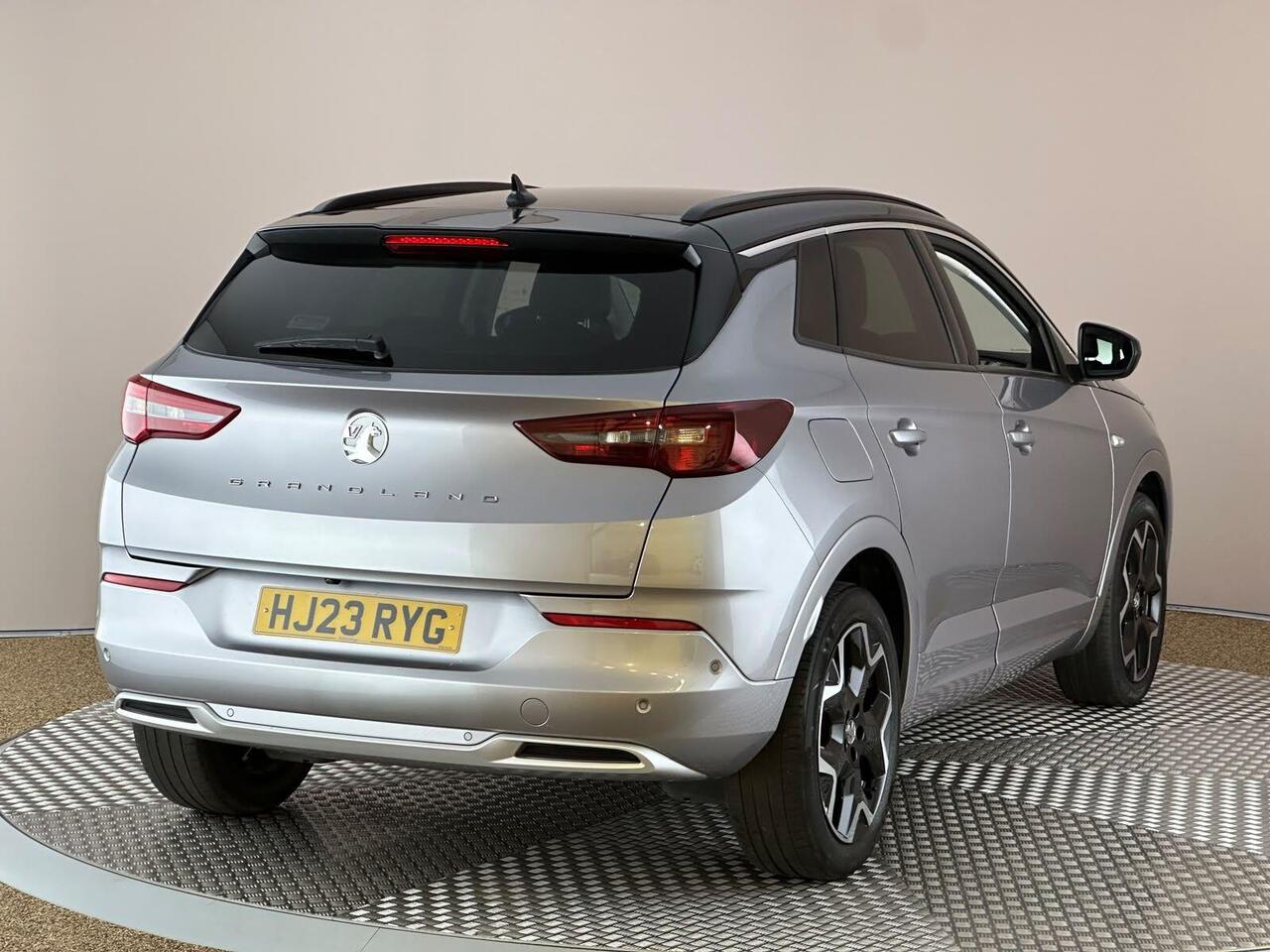 Vauxhall Grandland HJ23RYG