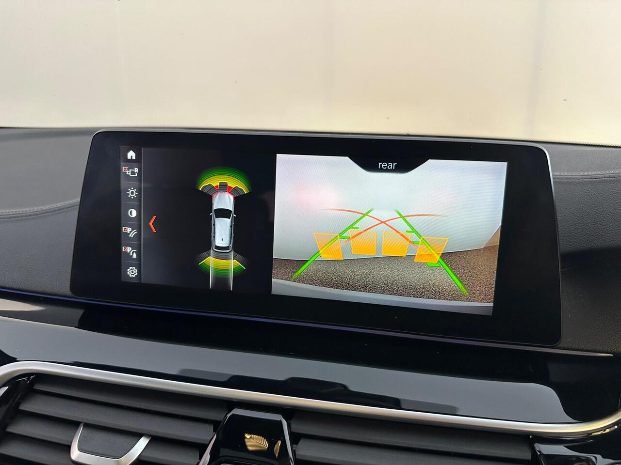 BMW 5 Series YK18JUW