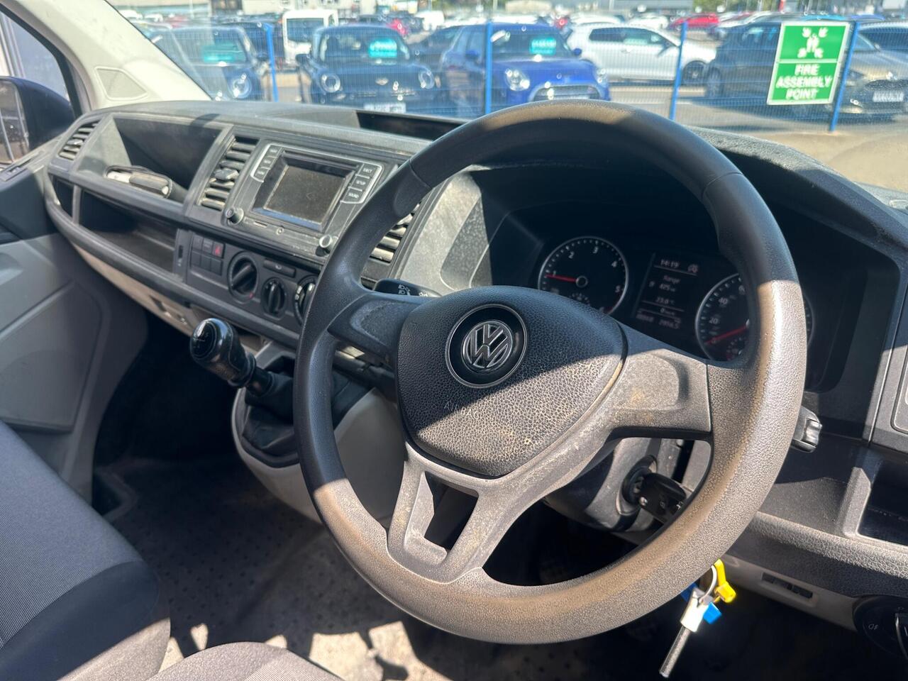 Volkswagen Transporter YW68UCP