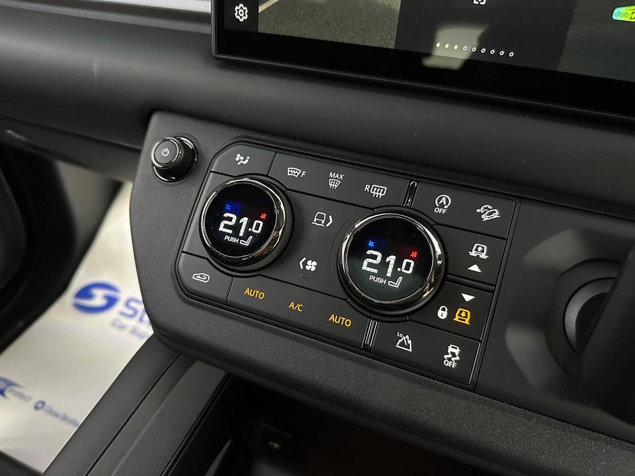 Land Rover Defender 110 FY25UTL