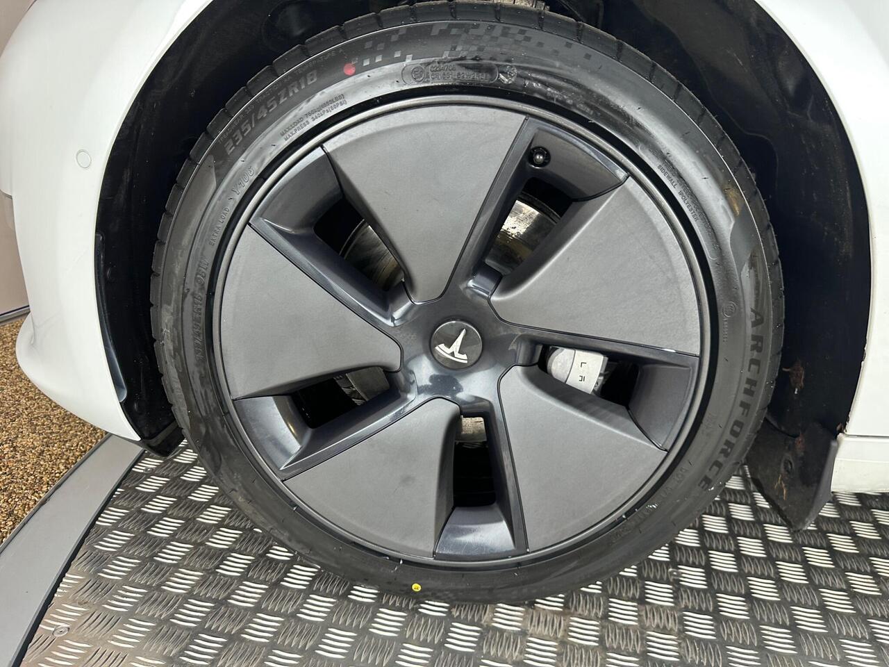 Tesla Model 3 BL21CYV