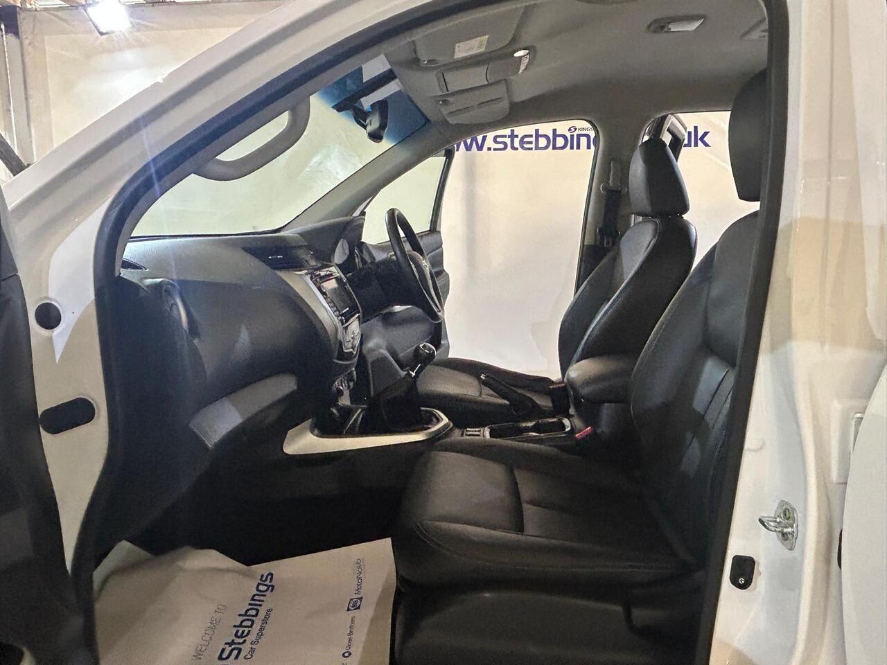 Nissan Navara DN67XNW