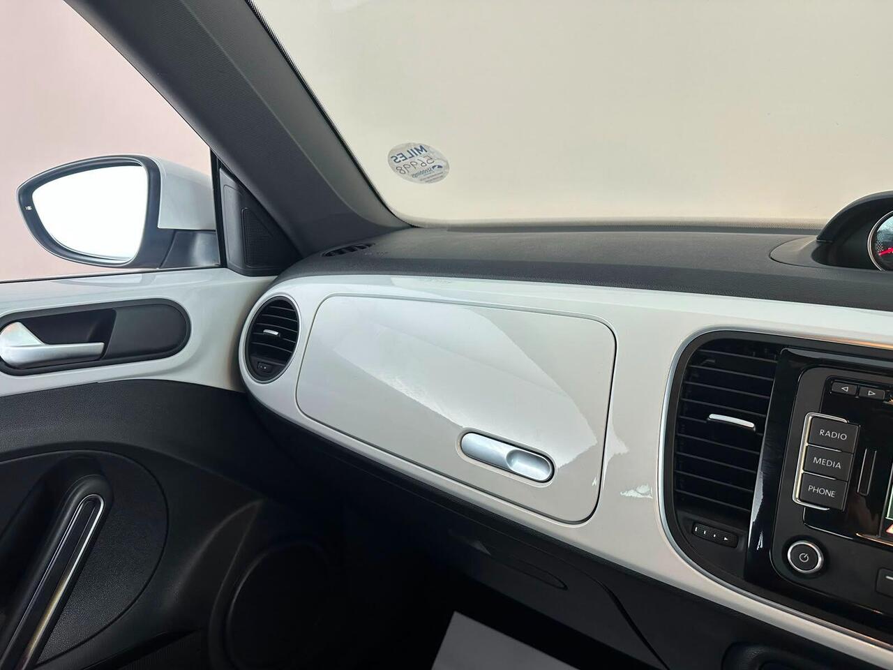Volkswagen Beetle NA64UNW