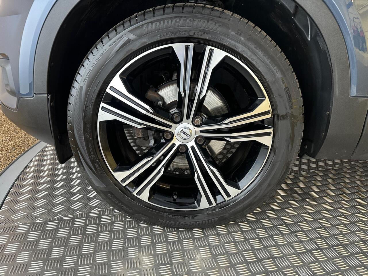 Volvo XC40 YW68VFY
