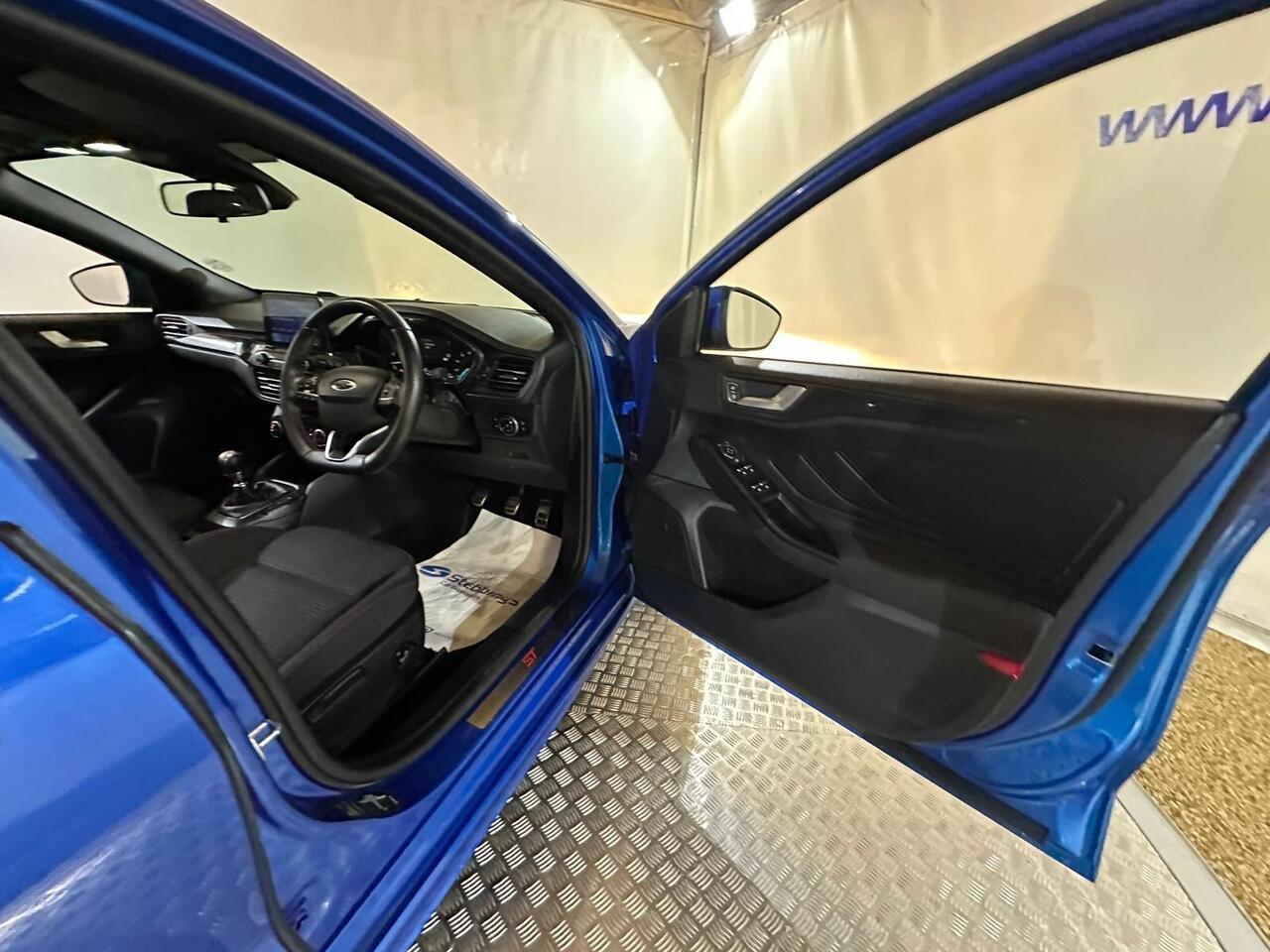 Ford Focus WJ68UUT