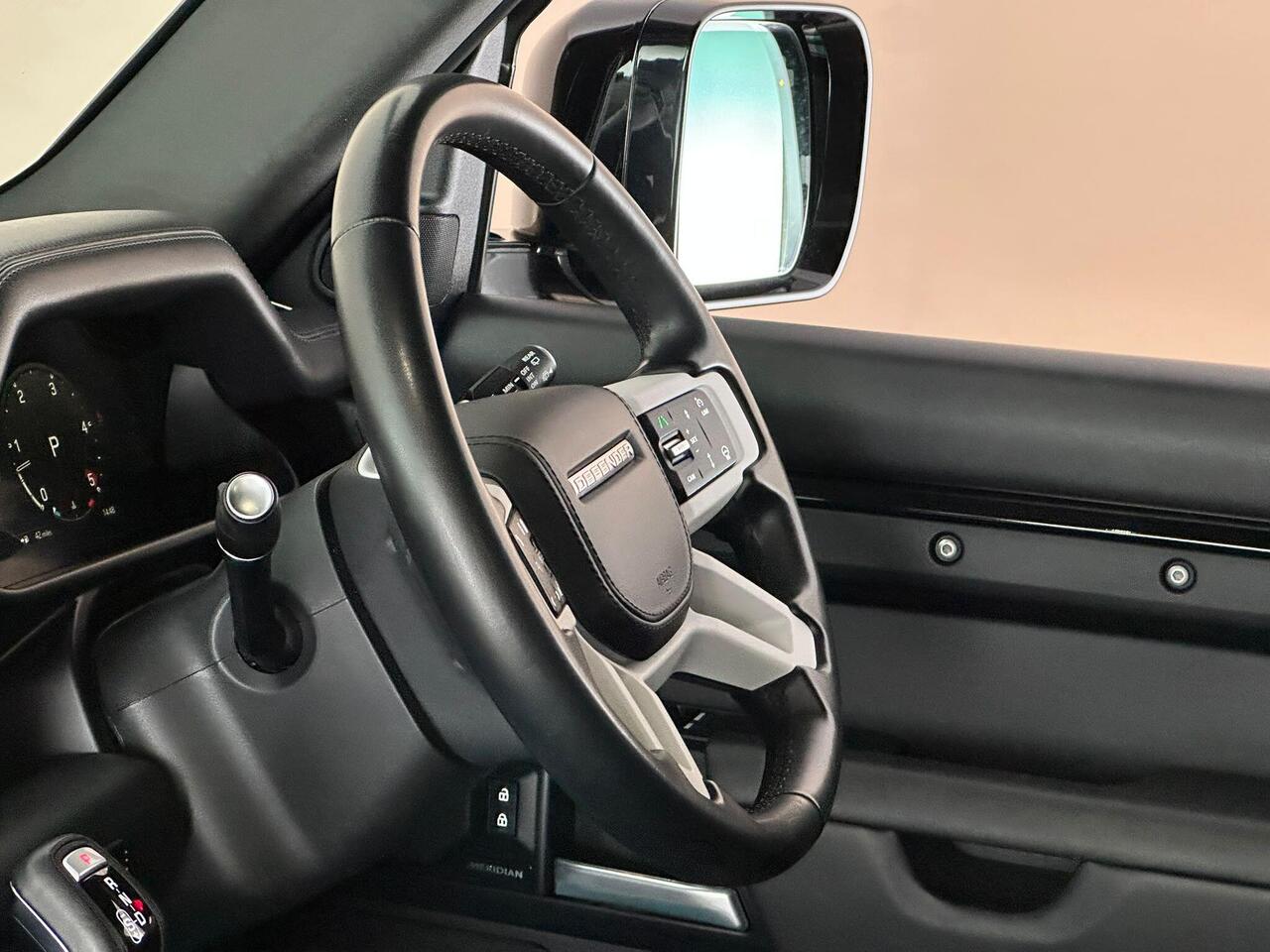 Land Rover Defender 90 GX74TZE