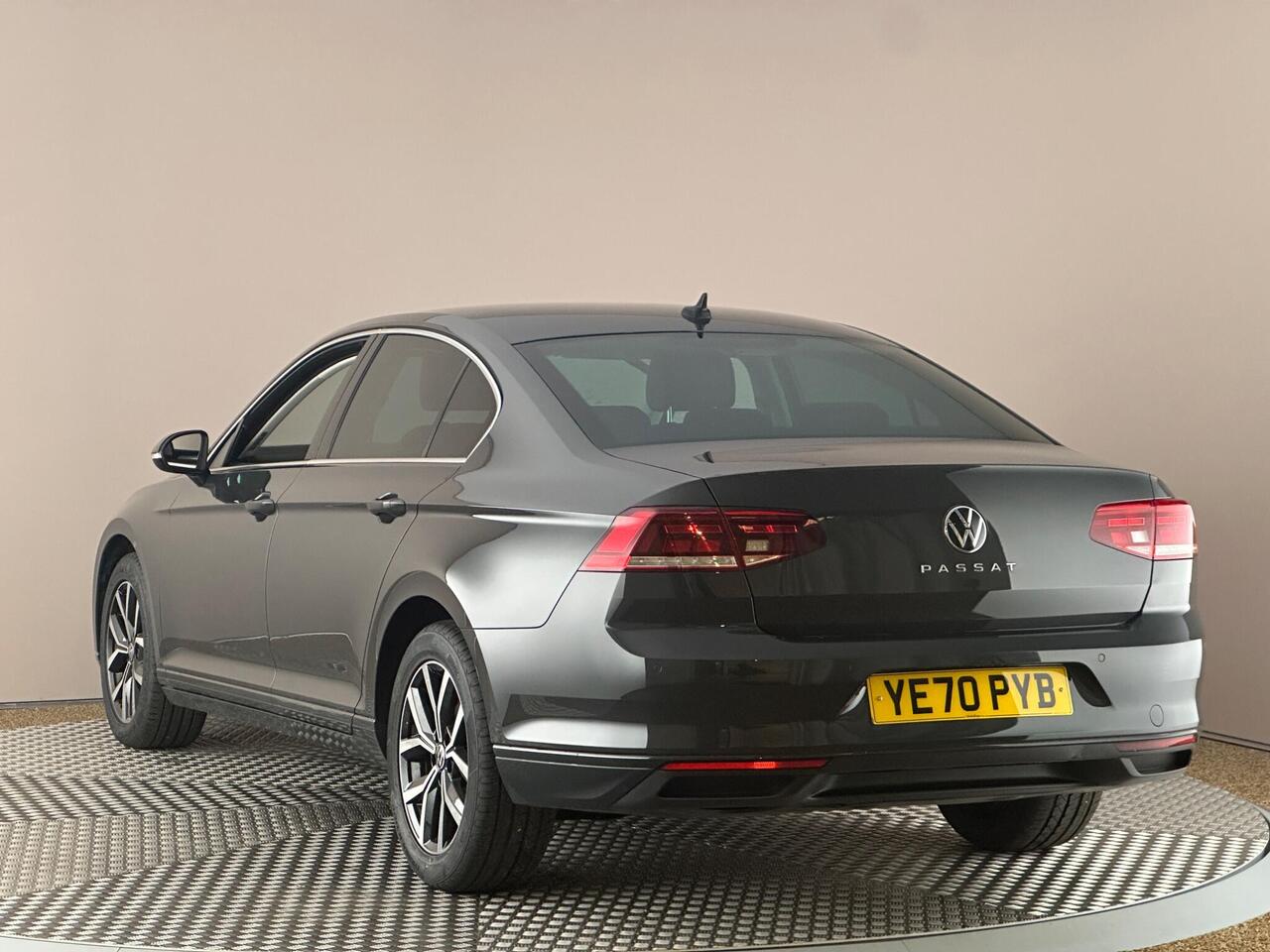 Volkswagen Passat YE70PYB
