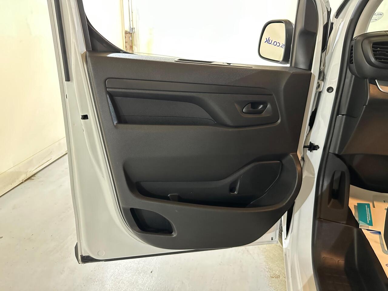 Vauxhall Vivaro DN24YLM