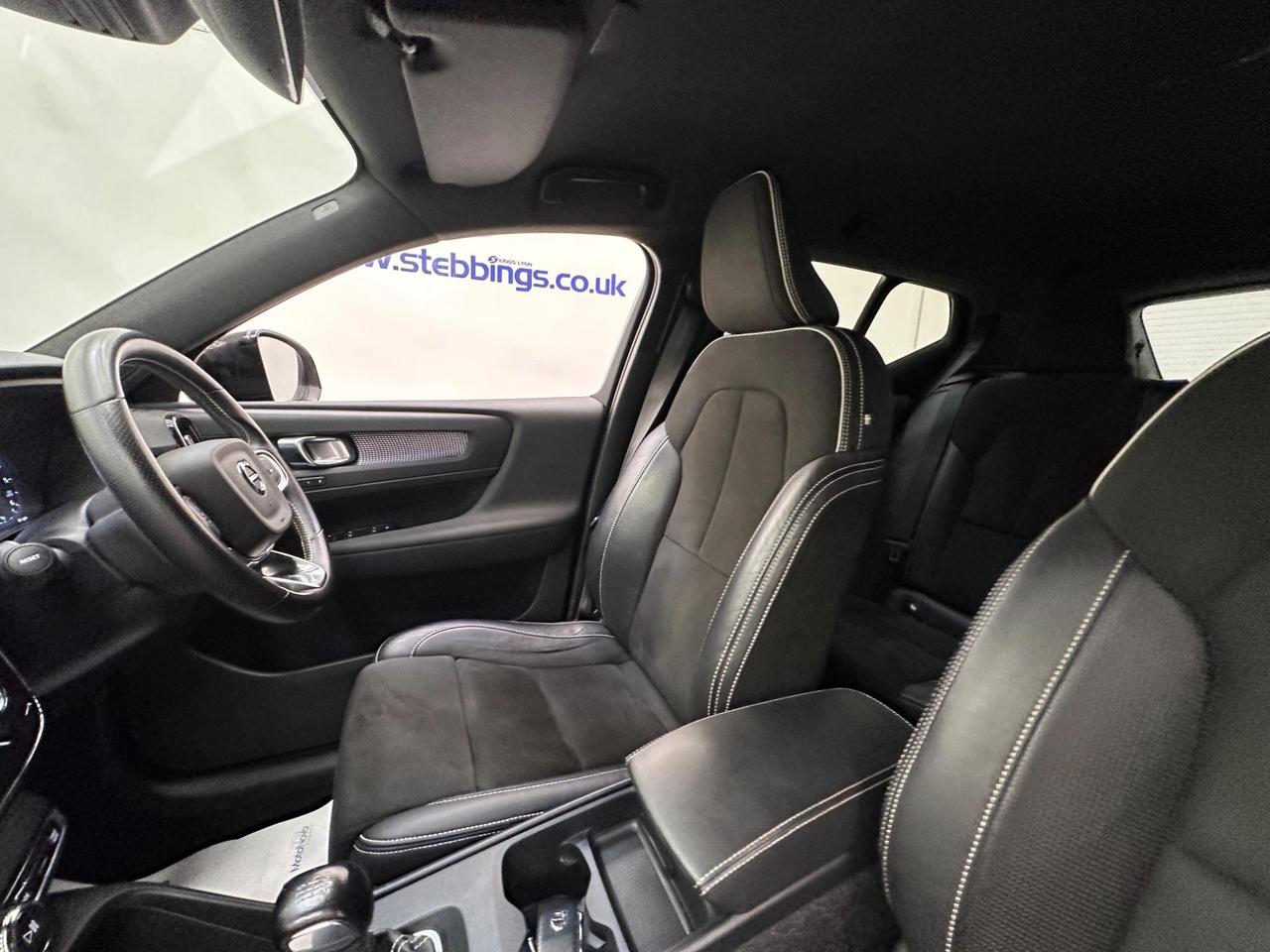 Volvo XC40 YM70MTZ