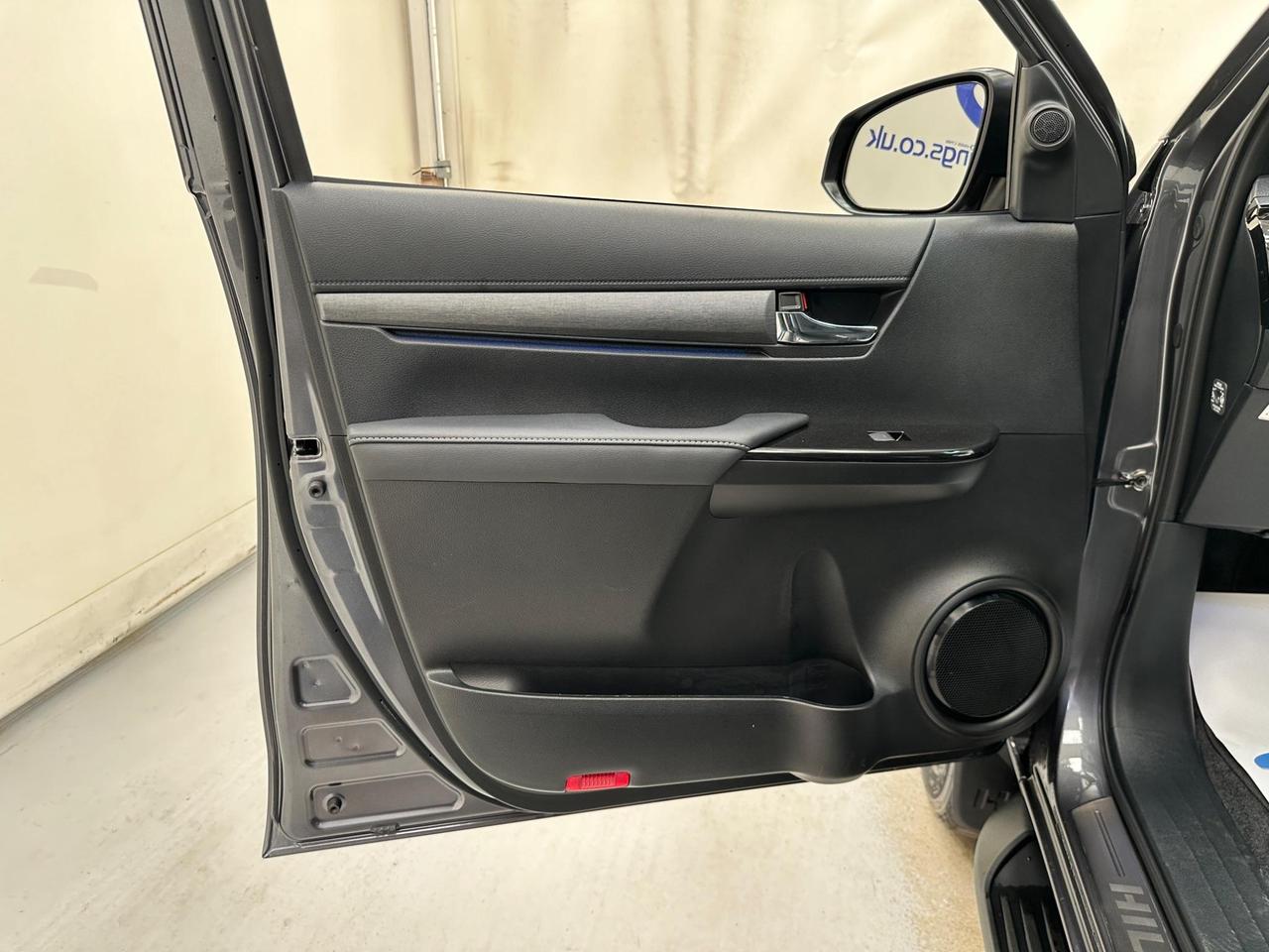 Toyota Hilux H111LUX