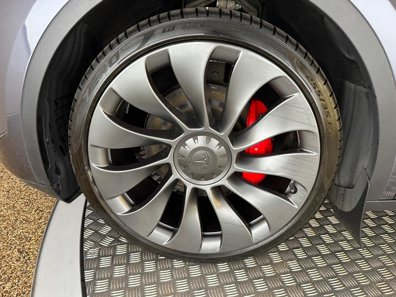 Tesla Model Y NL23XBN