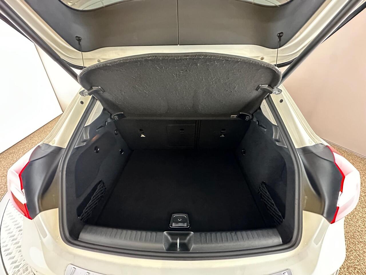 Mercedes-Benz GLA YG68UZR