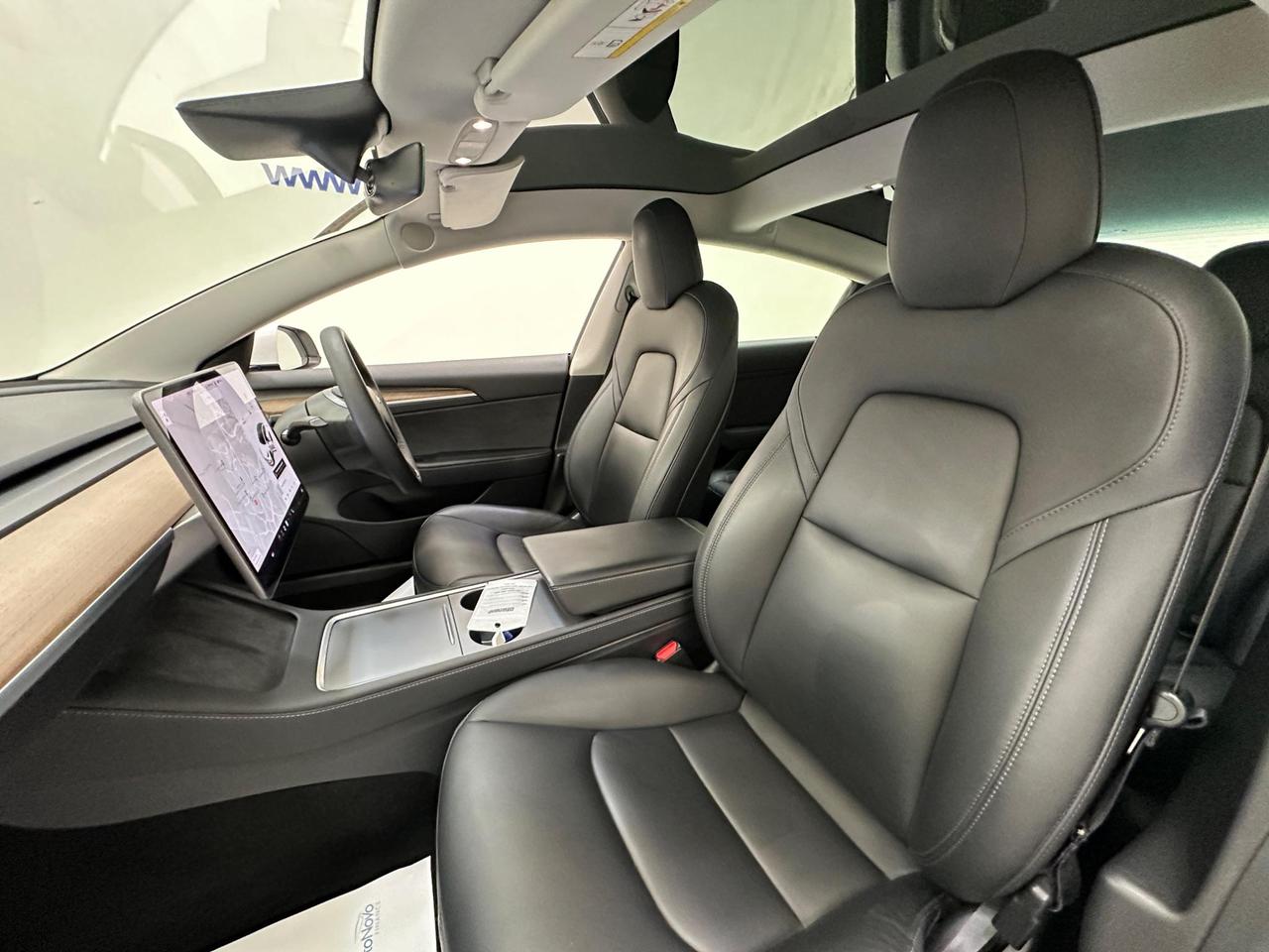 Tesla Model 3 YH21MYD